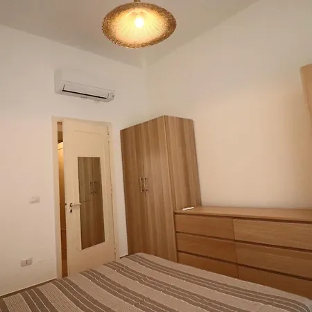 Elegante Zona Castello Apartment *